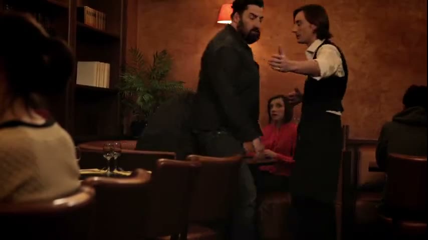 Image de la scène « Golden Moustache — le serveur »